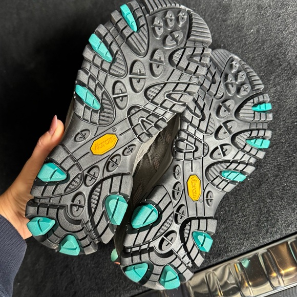 New without box Merrell Camping and Hiking Shoe
Color granite Marine size 8 - Picture 7 of 9